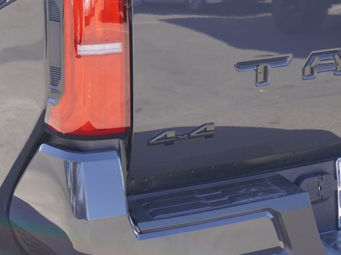 Used 2025 Toyota Tacoma TRD Off-Road AWD/4WD image 10