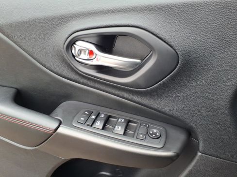 Used 2020 Jeep Cherokee Trailhawk w/ Cold Weather Group image 17