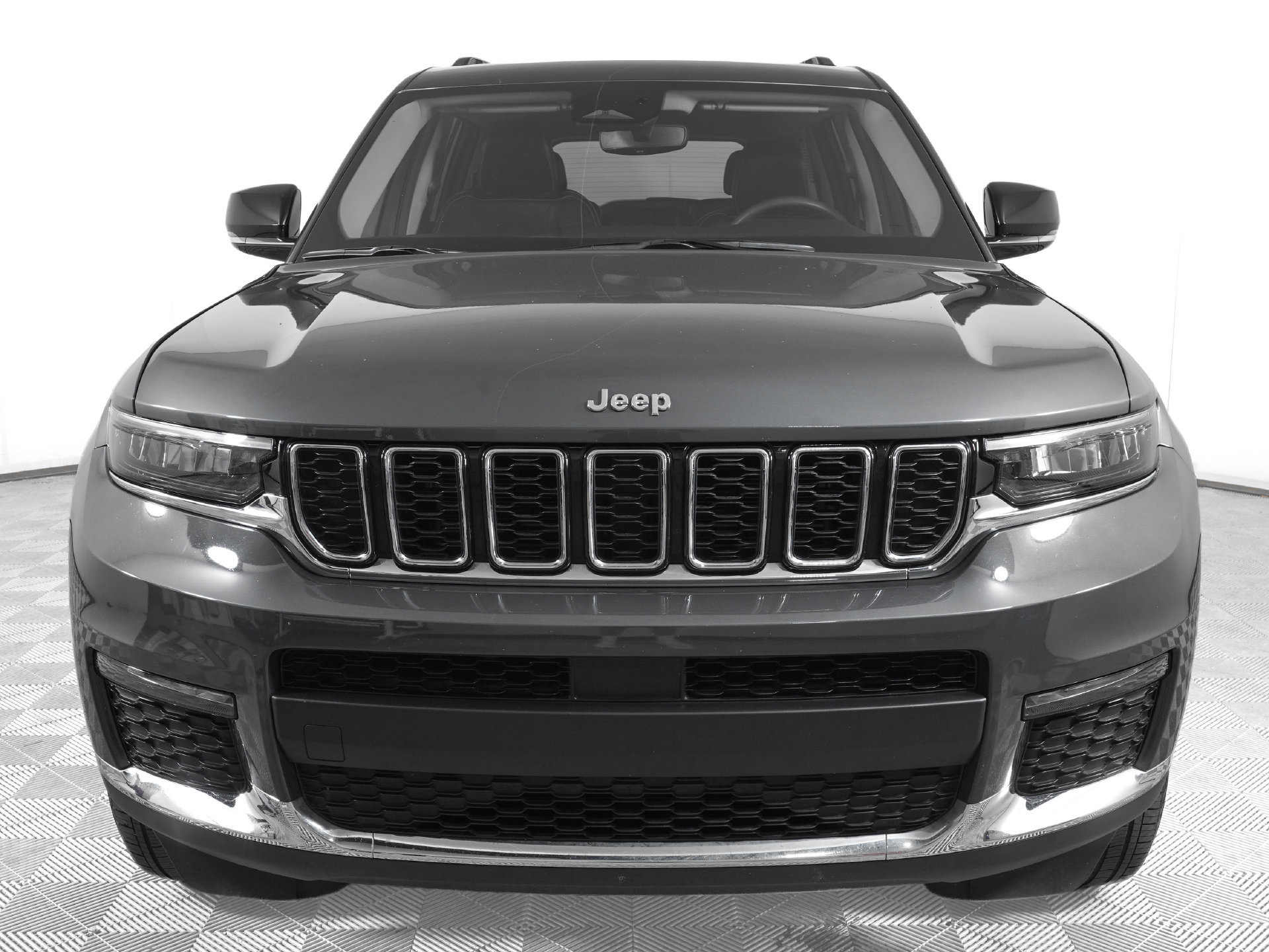 Used 2023 Jeep Grand Cherokee L Limited AWD/4WD image 2