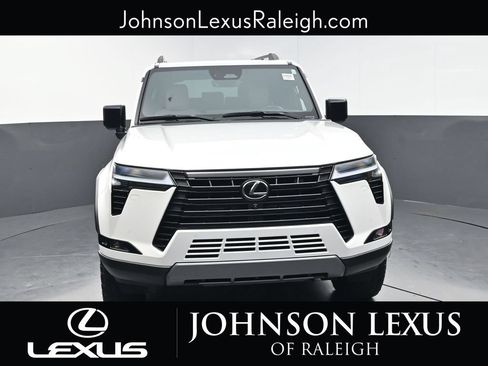 Used 2024 Lexus GX 550 AWD/4WD image 4