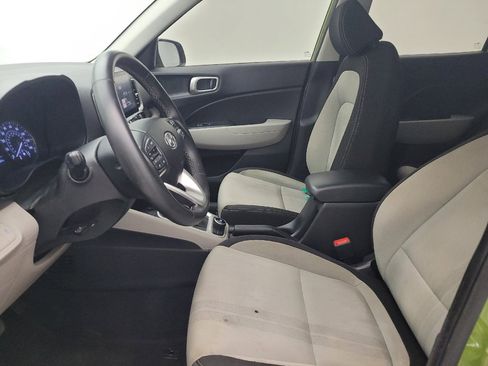 Used 2022 Hyundai Venue SEL FWD image 17