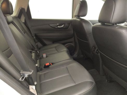 Used 2018 Nissan Rogue SL image 19