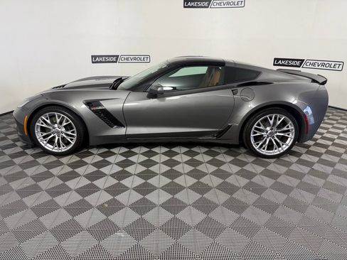 Used 2015 Chevrolet Corvette Z06 w/ 3LZ Preferred Equipment Group RWD image 3