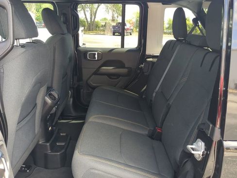 Used 2025 Jeep Wrangler Unlimited Sahara w/ Safety Group image 15