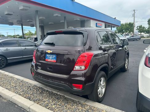 Used 2021 Chevrolet Trax LS w/ LPO, Cargo Package AWD/4WD image 7