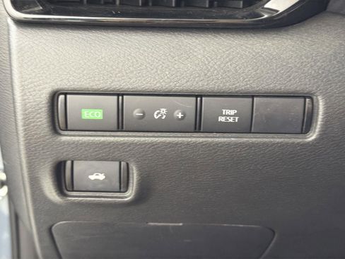 Used 2025 Nissan Sentra SV image 18