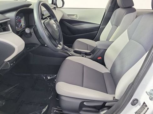 Used 2025 Toyota Corolla LE FWD image 19