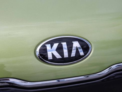 Used 2016 Kia Soul + FWD image 4