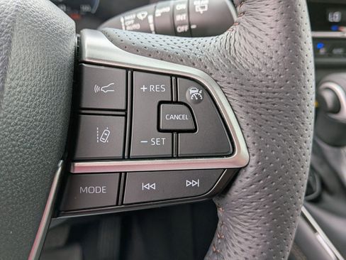 Used 2025 Toyota Sienna Platinum AWD/4WD image 17