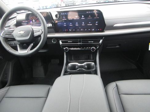 New 2026 Chevrolet Traverse LT w/ Sun and Wheel Package AWD/4WD image 15