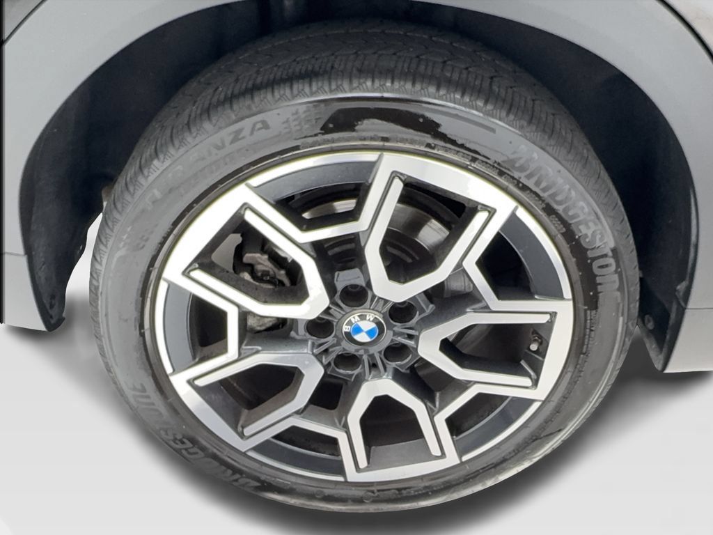 Used 2025 BMW X2 xDrive28i AWD/4WD image 16