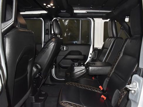 Used 2022 Jeep Wrangler Unlimited Sahara AWD/4WD image 28