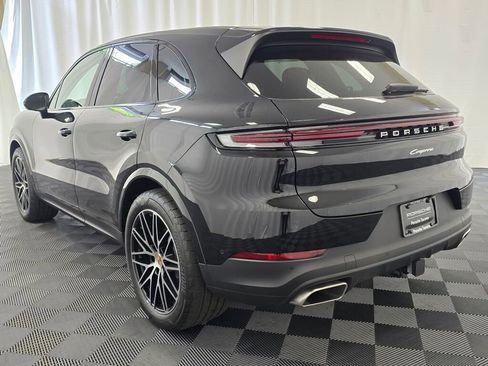 Certified 2025 Porsche Cayenne image 3