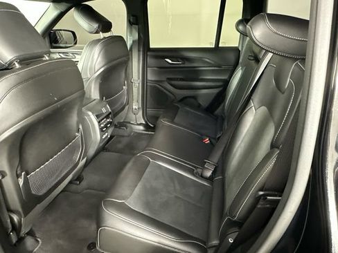 Certified 2025 Jeep Grand Cherokee Altitude AWD/4WD image 18