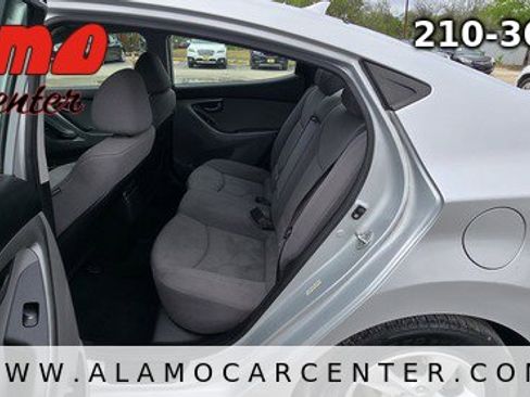 Used 2014 Hyundai Elantra SE image 23