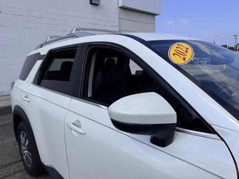 Used 2022 Nissan Pathfinder SL w/ SL Black Package image 6