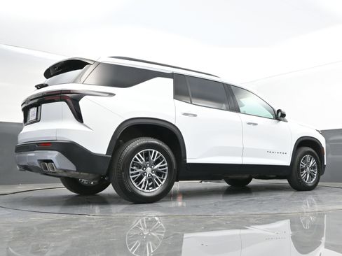 Used 2026 Chevrolet Traverse LT w/ Driver Confidence Package FWD image 38