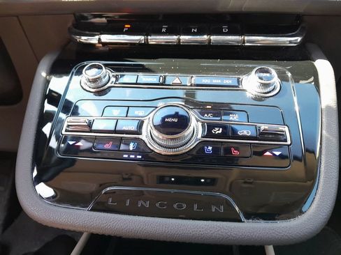 Used 2021 Lincoln Corsair AWD w/ Premium Package image 25