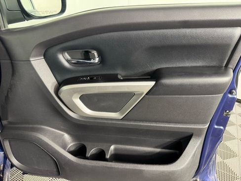 Used 2019 Nissan Titan SV image 37