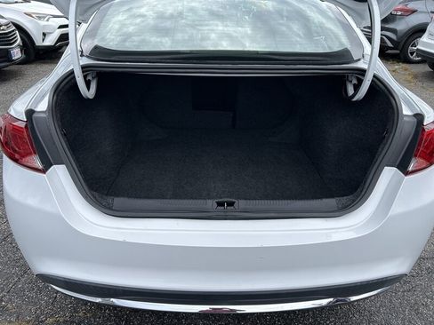 Used 2016 Chrysler 200 Limited w/ Convenience Group image 8