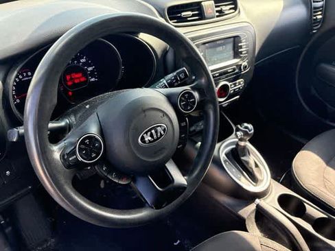 Used 2017 Kia Soul + FWD image 11