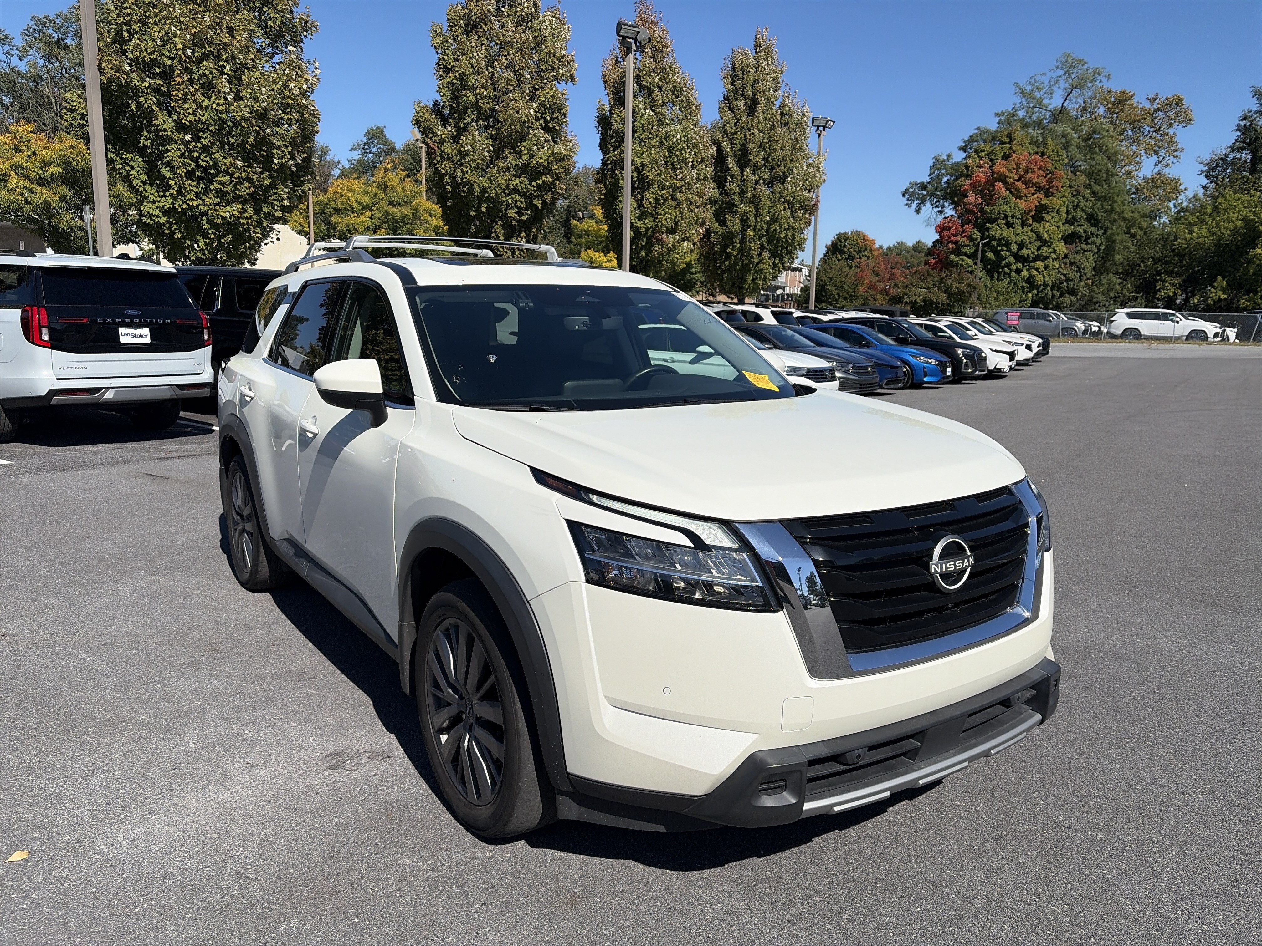 Used 2023 Nissan Pathfinder SL w/ SL Premium Package AWD/4WD image 7