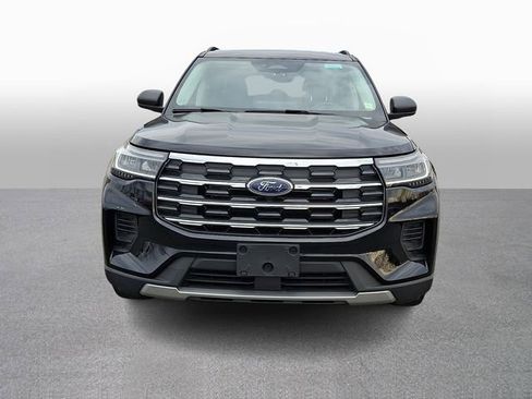 Used 2025 Ford Explorer Active AWD/4WD image 2