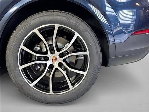 Used 2026 Porsche Cayenne AWD/4WD image 24
