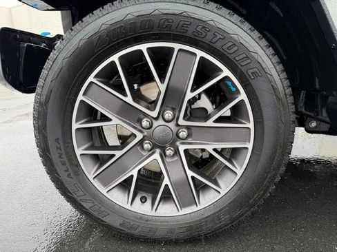 Used 2022 Jeep Wrangler Unlimited Sahara image 23