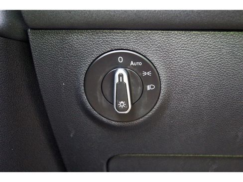 Used 2025 Volkswagen Taos SE FWD image 21