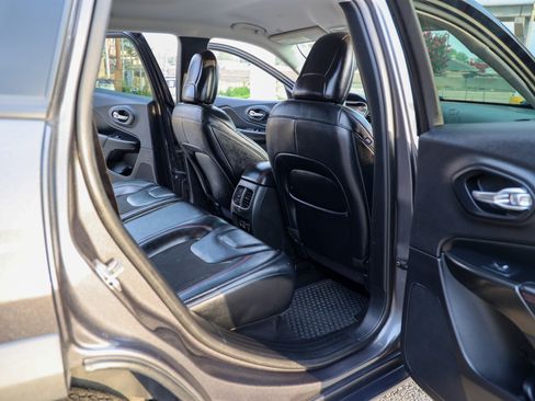 Used 2022 Jeep Cherokee Trailhawk AWD/4WD image 44