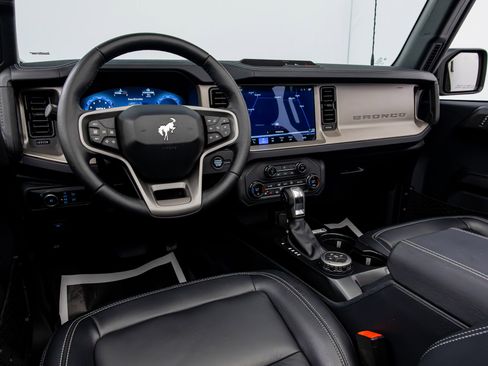 Used 2025 Ford Bronco Outer Banks image 41