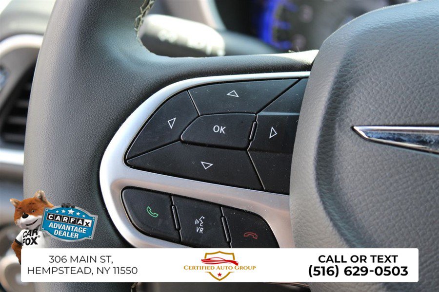 Used 2025 Chrysler Pacifica Select FWD image 14