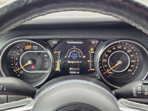 Used 2020 Jeep Wrangler Unlimited Sahara image 20