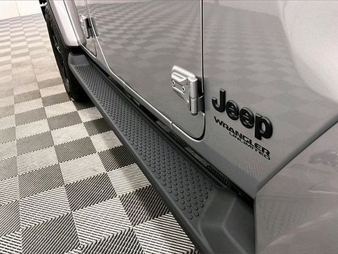 Used 2021 Jeep Wrangler Unlimited Sahara image 10