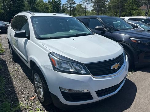 Used 2017 Chevrolet Traverse LS FWD image 2