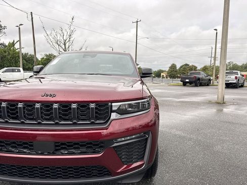 New 2026 Jeep Grand Cherokee L Limited RWD image 9