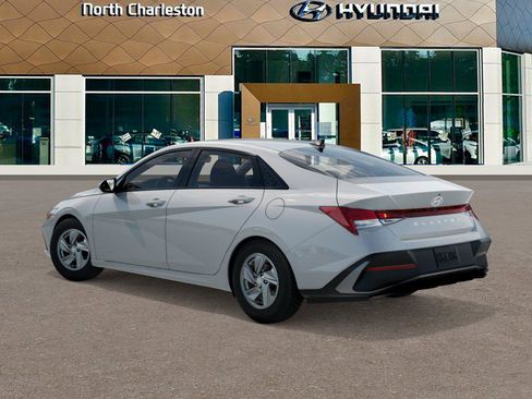 New 2026 Hyundai Elantra SE FWD image 5