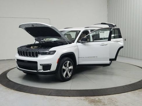 Used 2021 Jeep Grand Cherokee L Limited AWD/4WD image 12