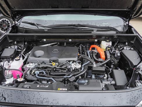 New 2025 Toyota RAV4 XLE image 14