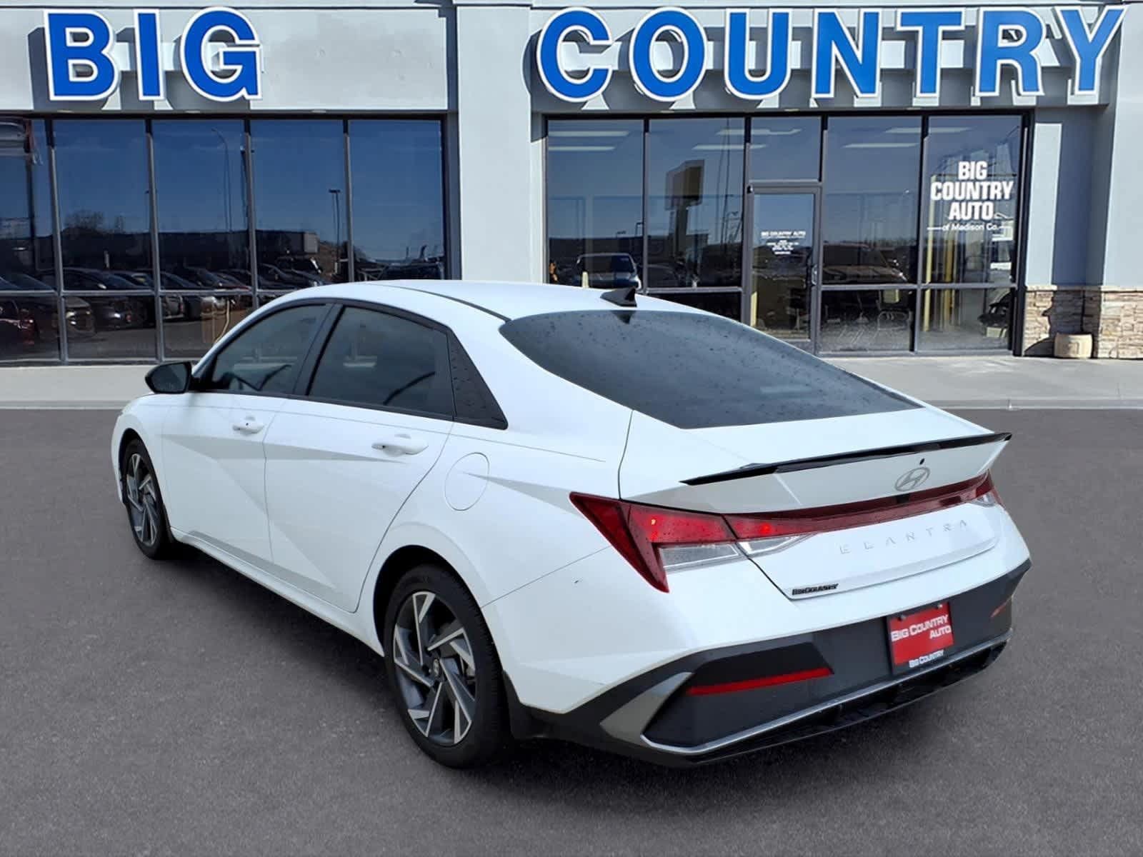 Used 2025 Hyundai Elantra Sport FWD image 7