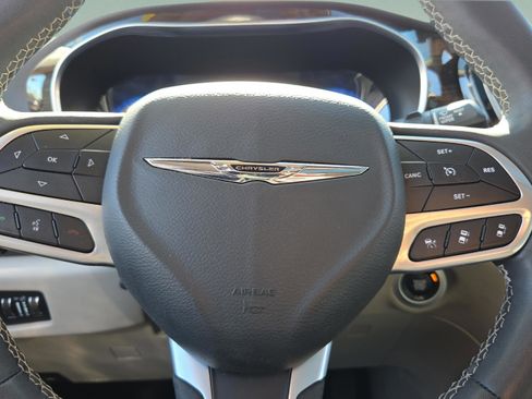 Certified 2022 Chrysler Pacifica Limited w/ Uconnect Theater Family Group image 10