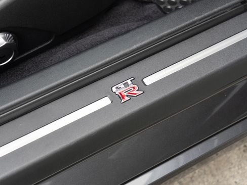 Used 2014 Nissan GT-R Premium image 27