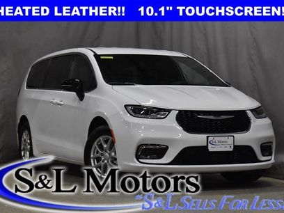 New 2026 Chrysler Pacifica Select