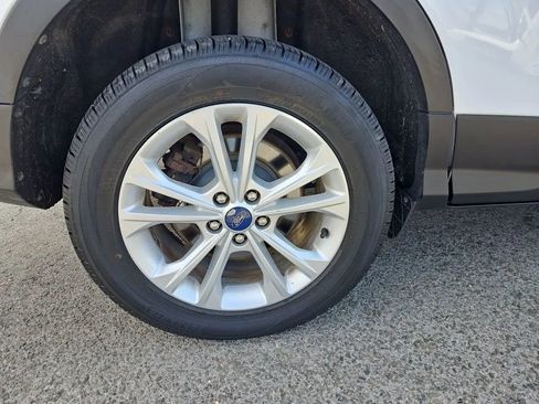 Used 2018 Ford Escape SE w/ Ford Safe & Smart Package FWD image 10
