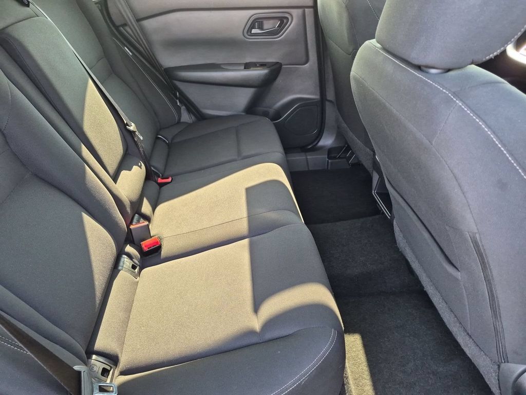 Used 2024 Nissan Rogue S AWD/4WD image 30