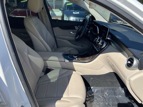 Used 2018 Mercedes-Benz GLC 300 w/ Premium Package image 10