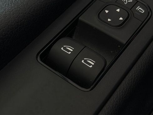 Used 2021 Mercedes-Benz Sprinter 2500 image 24