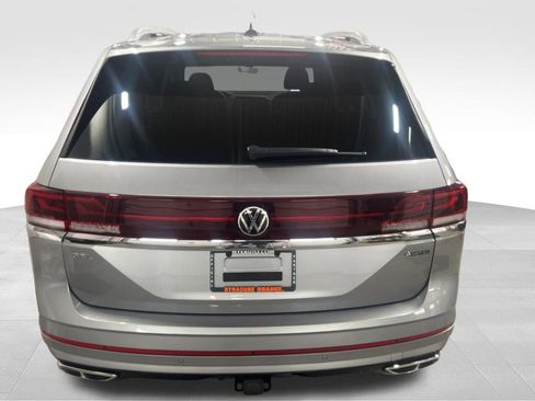 Used 2024 Volkswagen Atlas SEL Premium R-Line image 8