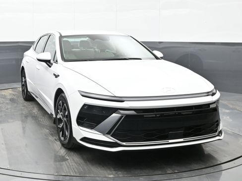 Certified 2025 Hyundai Sonata SEL image 3